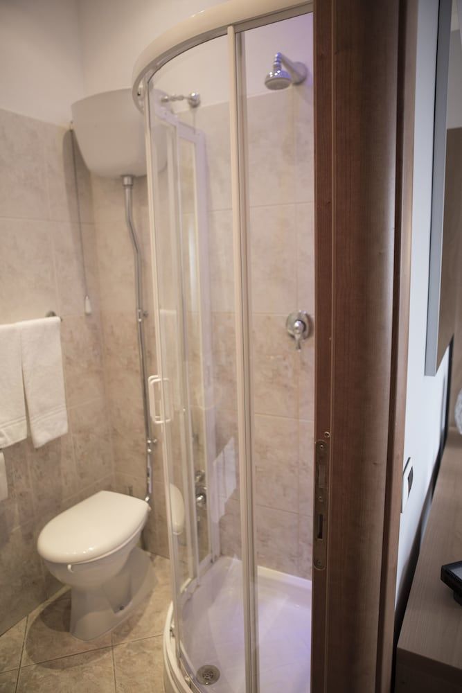 St. Peter Bed in Rome Comfort Triple Room, 1 Double Bed with Sofa bed, Ensuite 4