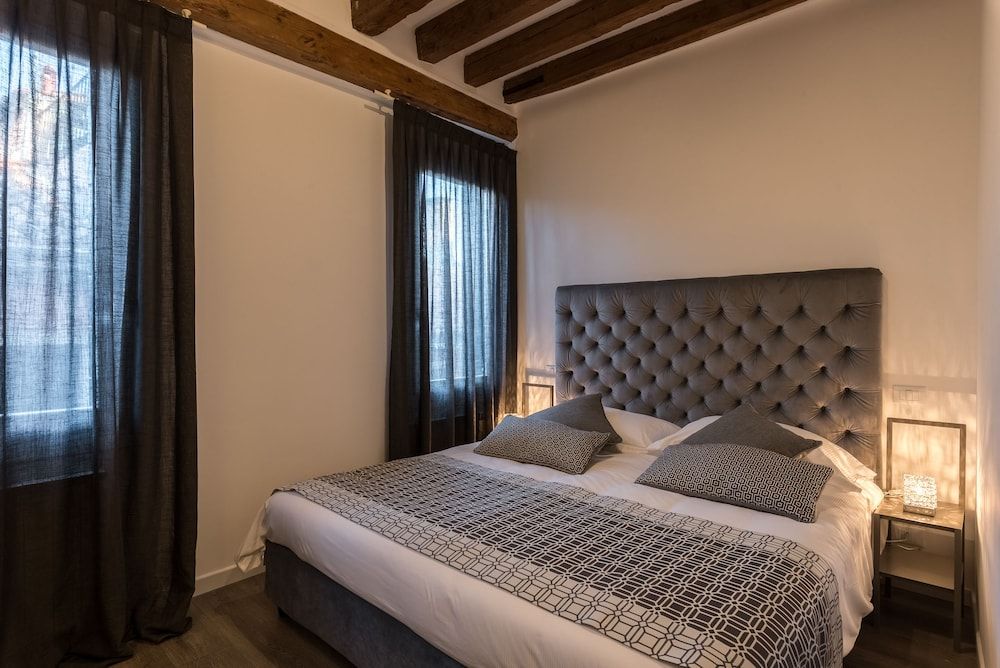 undefined La Loggia della Luna 10