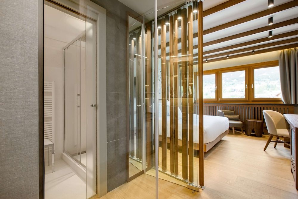 Grand Hotel Savoia Cortina d'Ampezzo, A Radisson Collection Hotel Room (Collection) 4