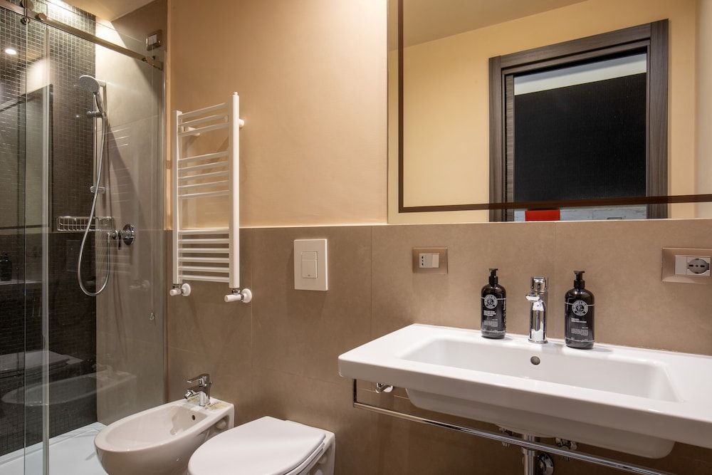 The Guardian Hotel Classic Double Room 4