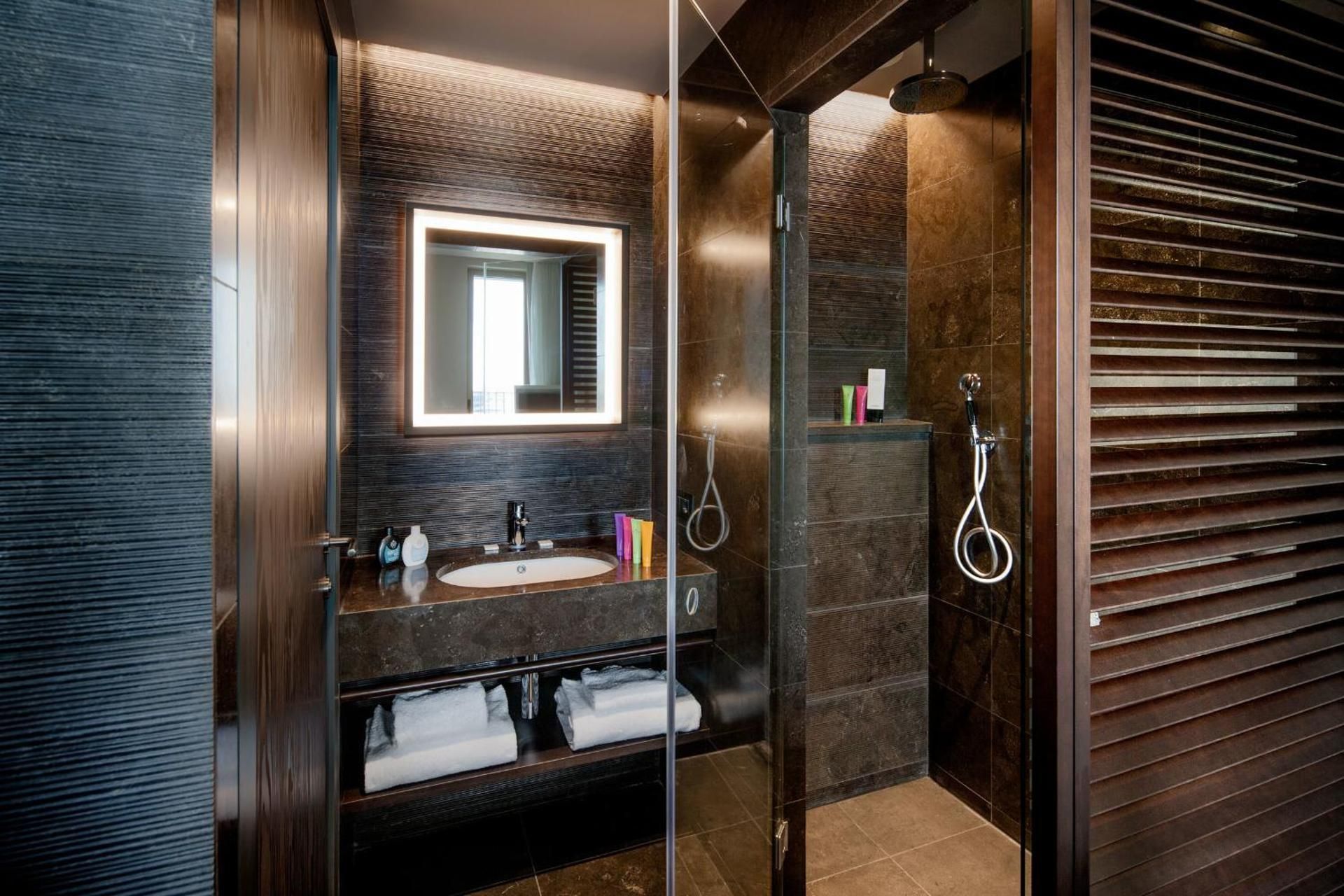 Deluxe Double Room with Balcony and View