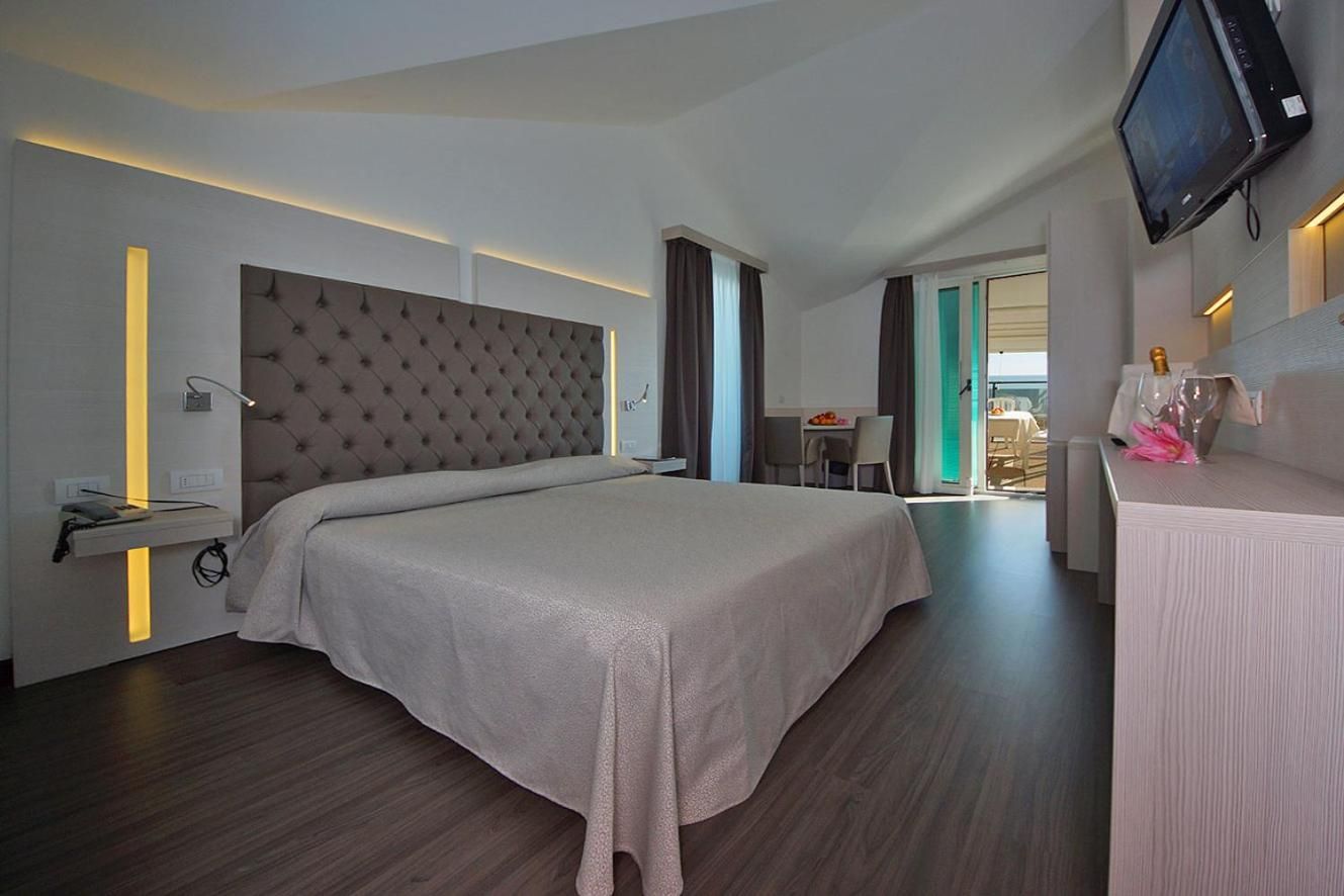 Deluxe Family Room with Sea View and Beach Package