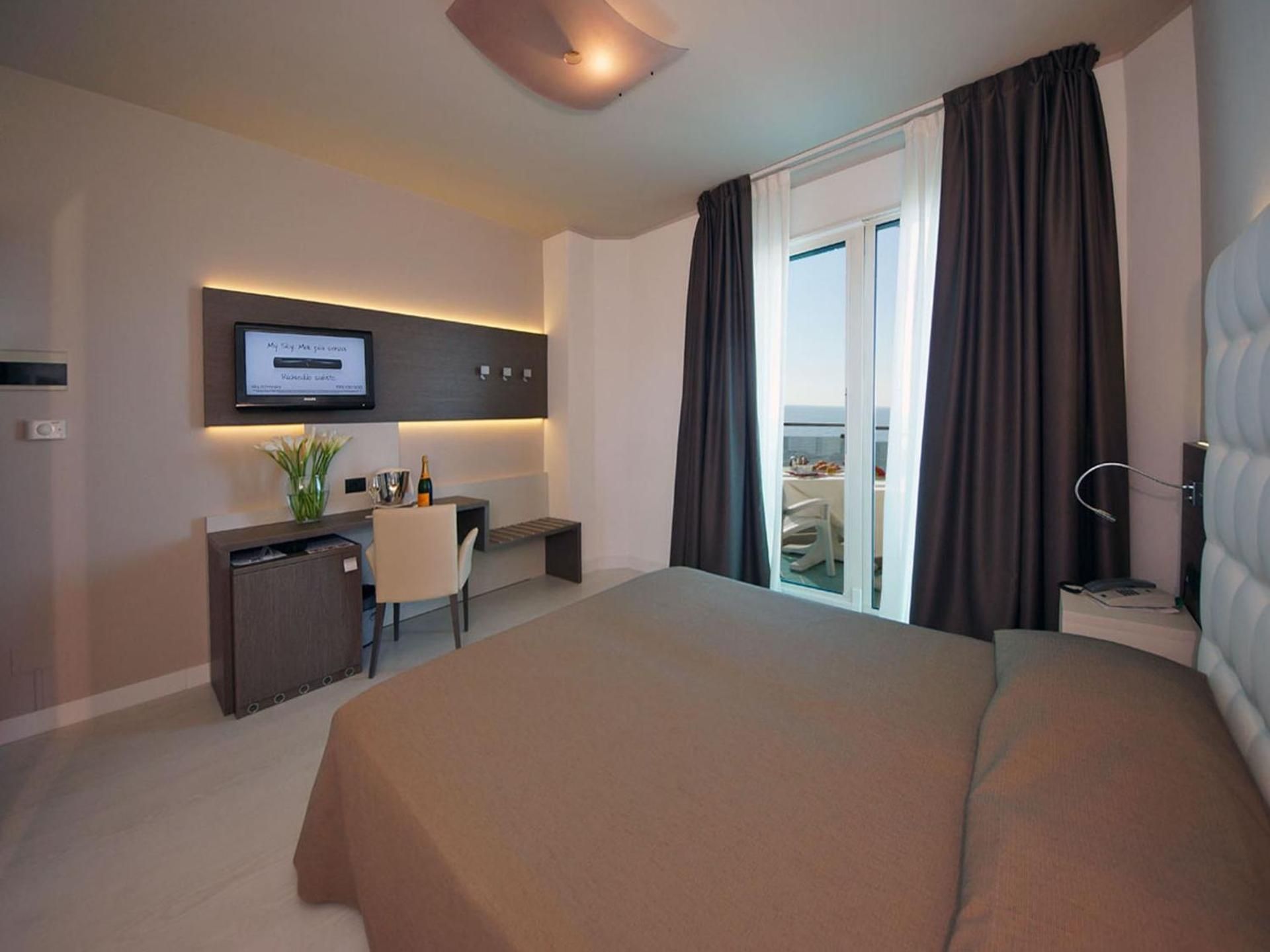 Double or Twin Room with Balcony and Sea View
