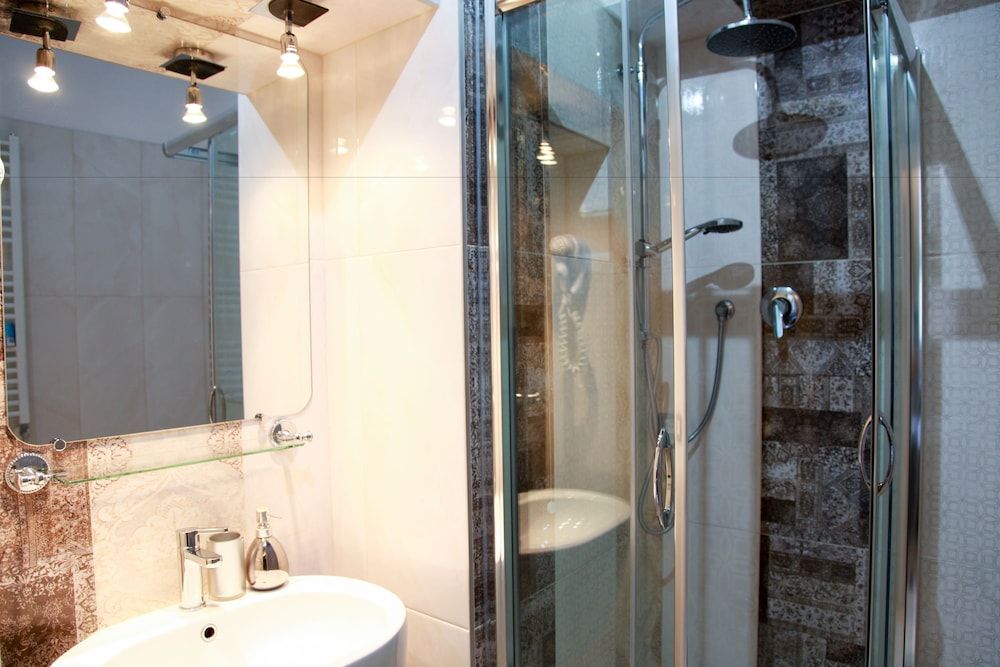 undefined Navona Nice Room 9