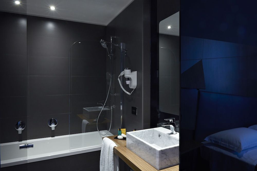 Hotel The Building Classic Double Room 7