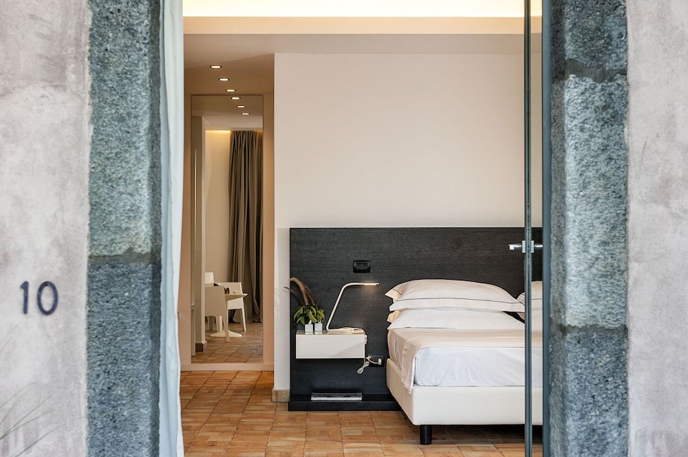 Exclusive Double or Twin Room, Multiple Beds, Bathtub, Courtyard Area