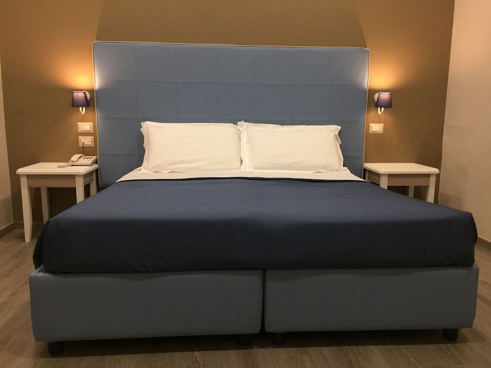 Hotel Magenta Double or Twin Room 7