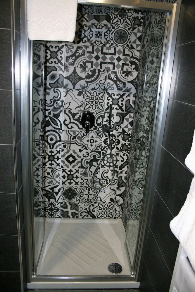 Hotel Magenta Double or Twin Room 12