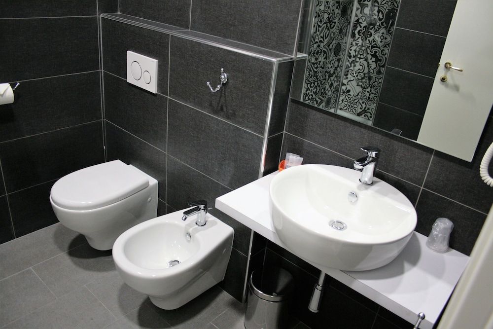 Hotel Magenta Double or Twin Room 14