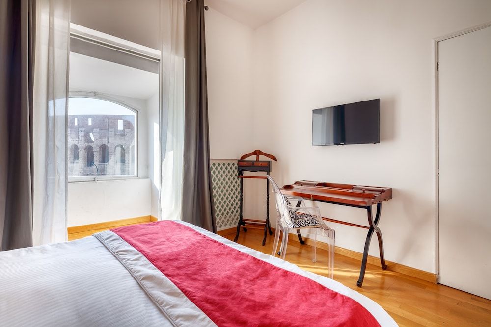 N° 9 Colosseo Double Room (with Coliseum View) 10
