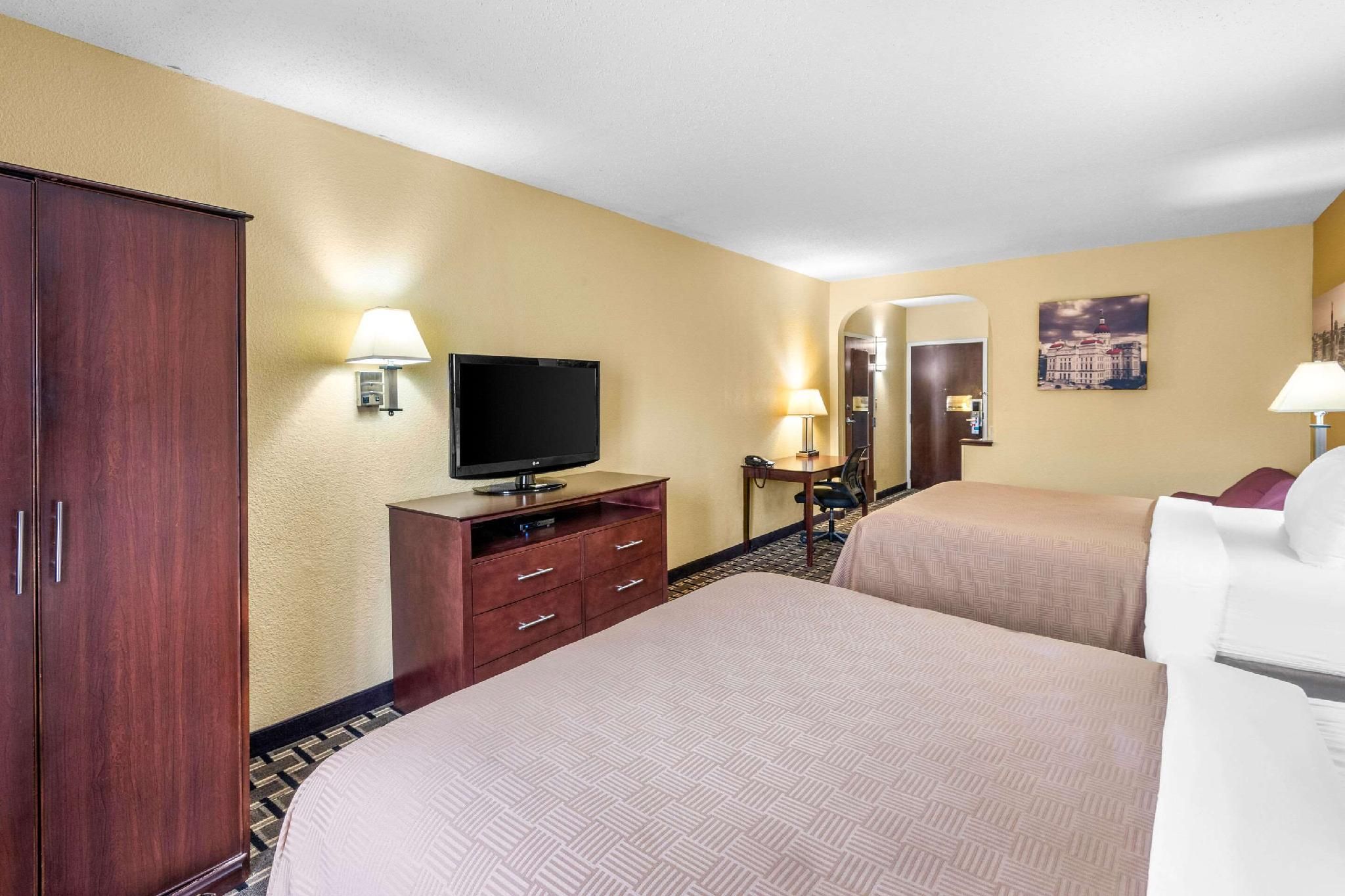 2 Queen Beds, Nonsmoking, Accessible