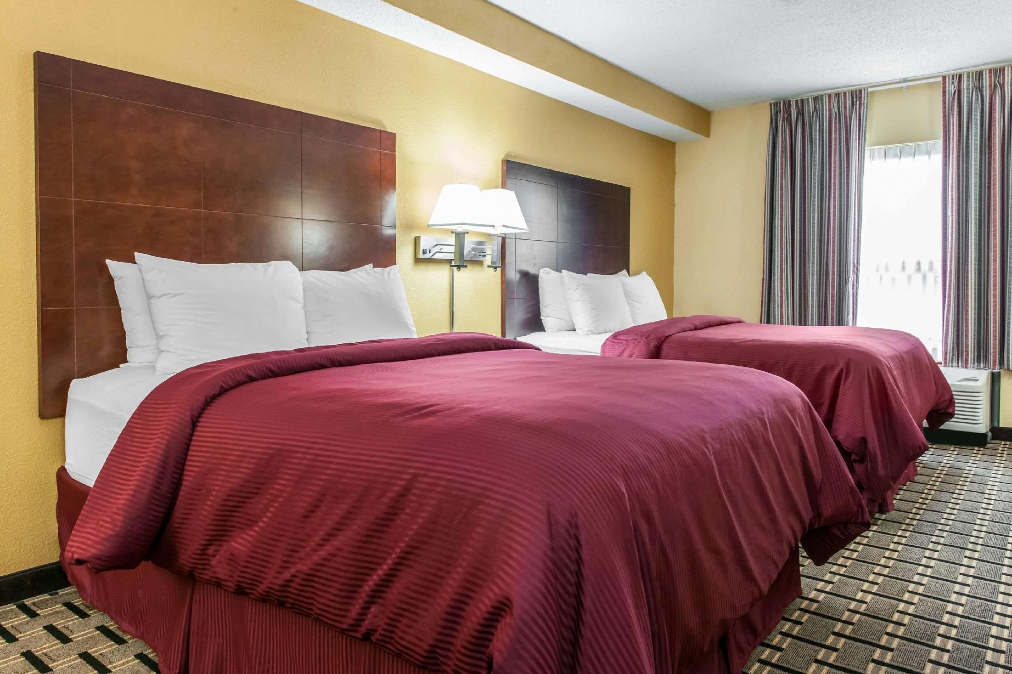 2 Queen Beds No Smoking