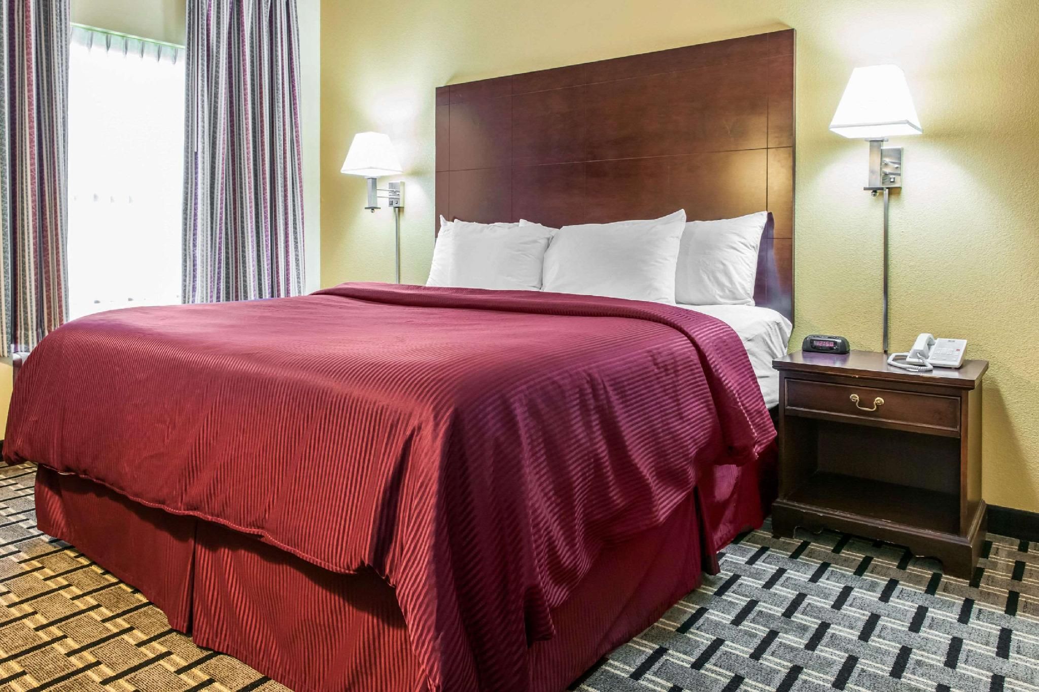 1 Queen Bed, Nonsmoking