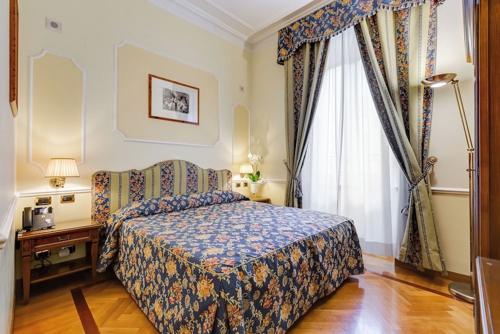 undefined Hotel Cellini 2
