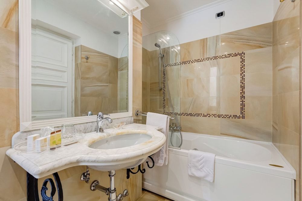 undefined Hotel Cellini 9