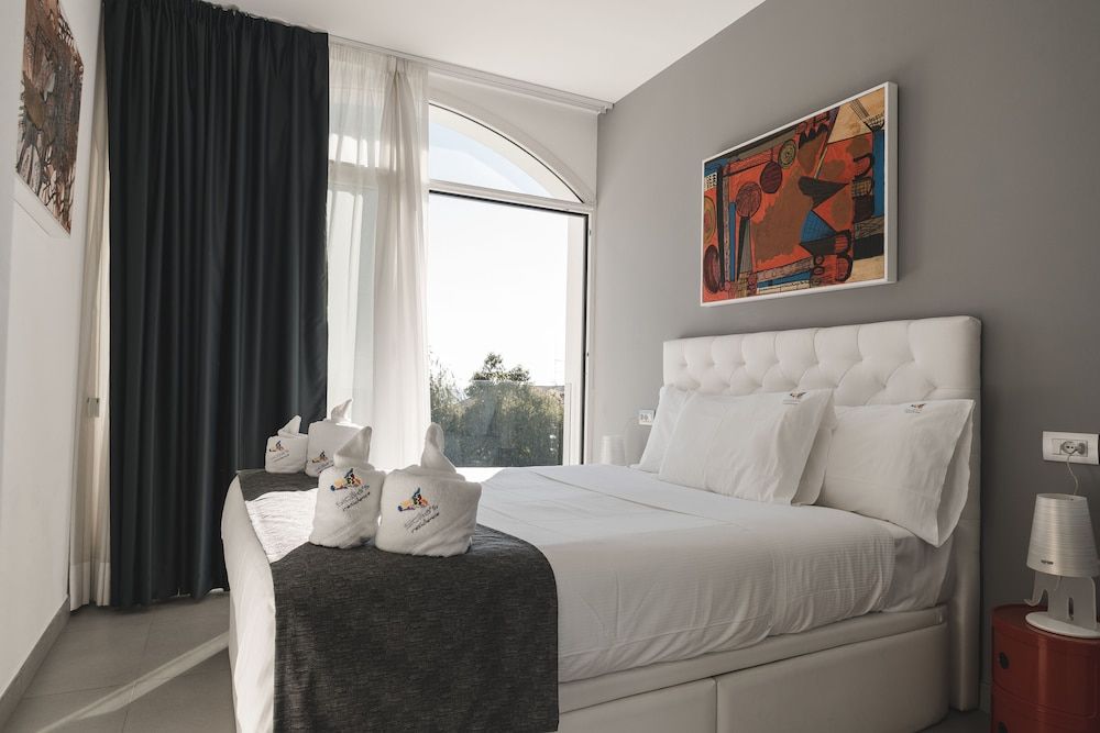 Family Room, Connecting Rooms
