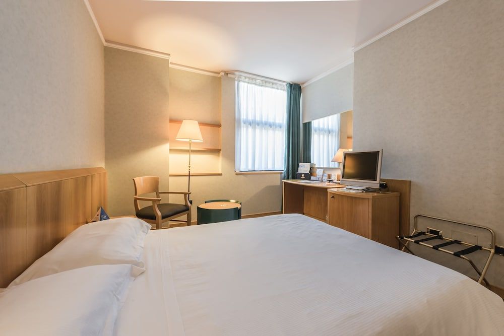 Caesar's Hotel Classic Double Room