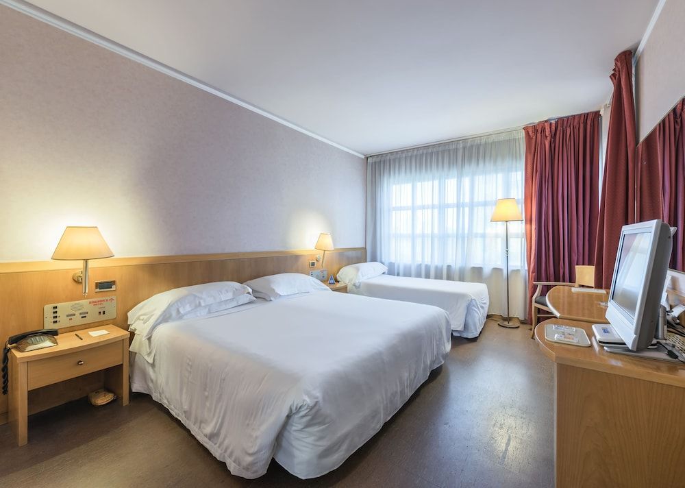 Caesar's Hotel Classic Triple Room 2