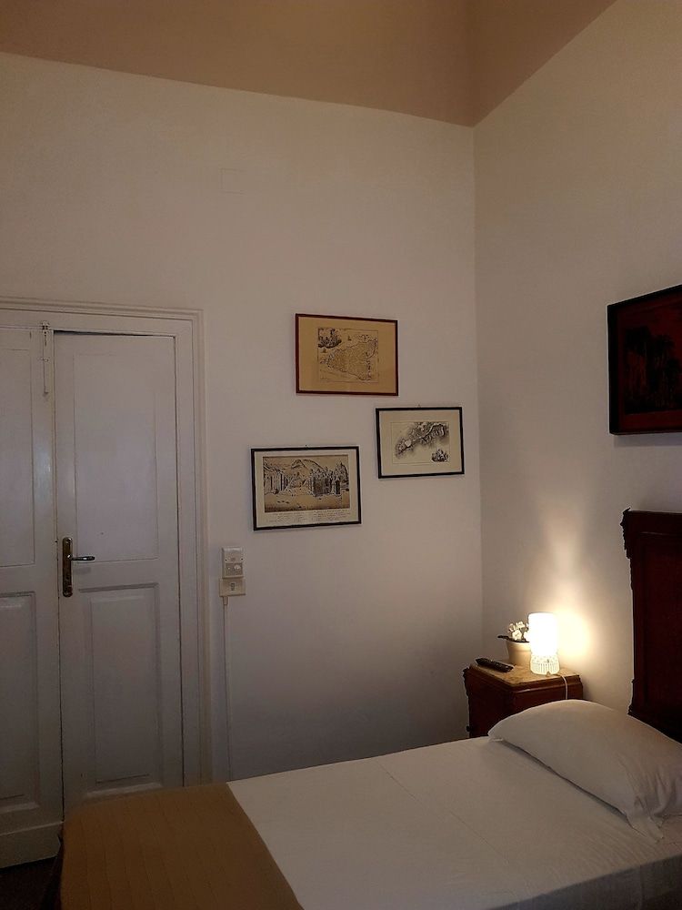 Platamon Twin Room (with Private External Bathroom) 7