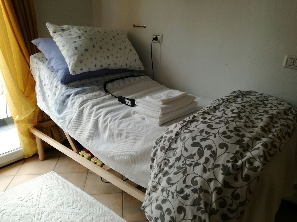 Villa Fiorita Single Room, 1 Large Twin Bed 2