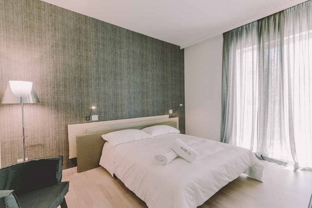 Suite 10 Suite, 1 Bedroom, Balcony 8