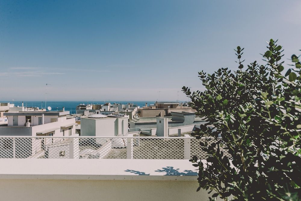 Suite 10 Luxury Suite, Multiple Beds, Sea View 2