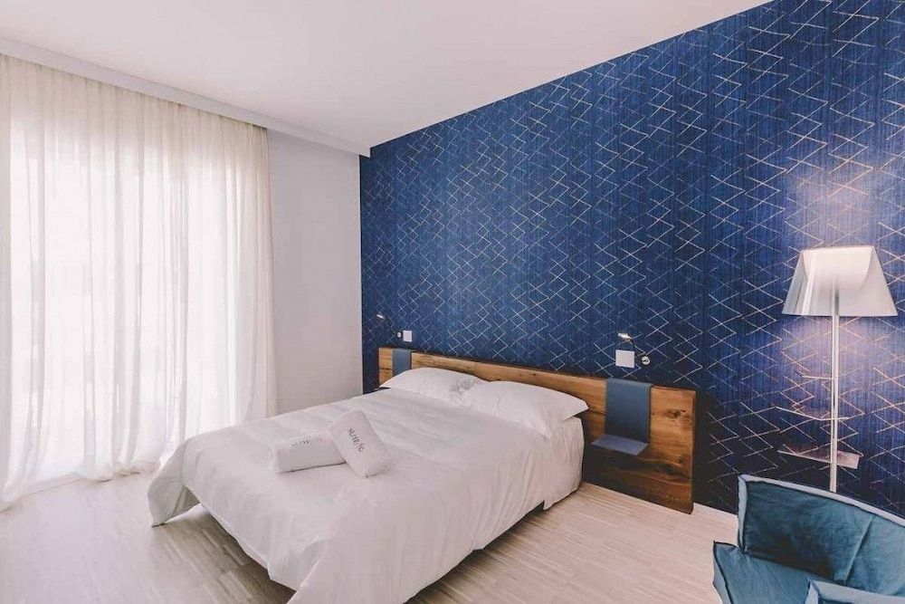 Suite 10 Suite, 1 Bedroom, Balcony 6