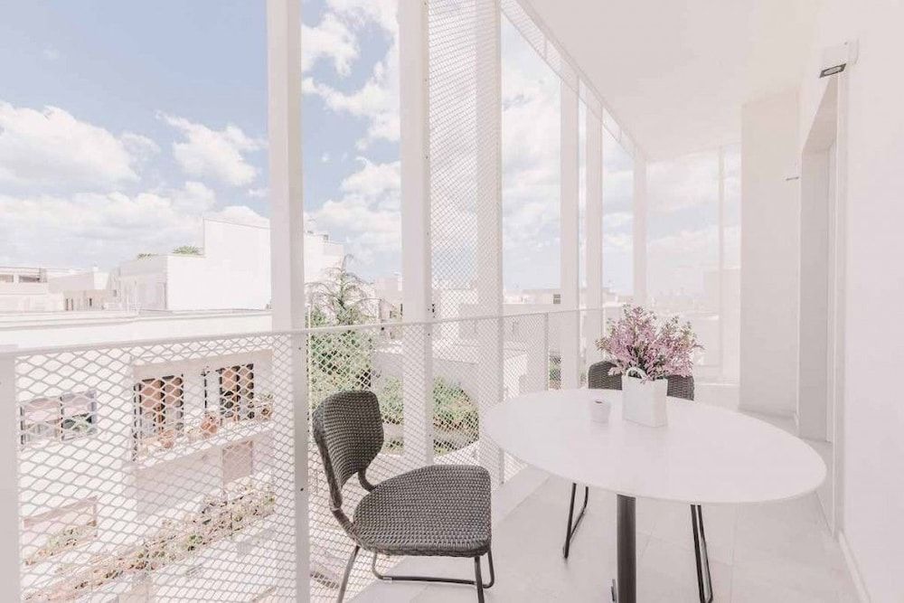 Suite 10 Suite, 1 Bedroom, Balcony 18