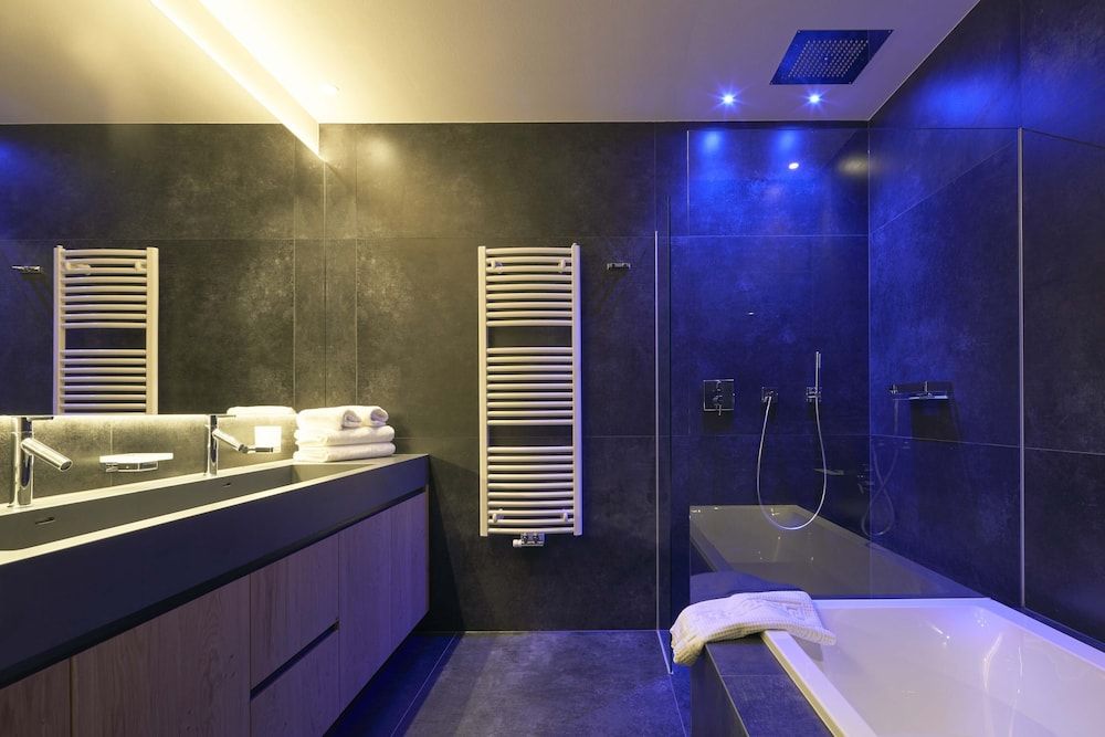 Hotel Cristallo Luxury Suite, Poolside 7