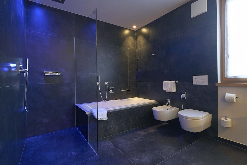 Hotel Cristallo Luxury Suite, Poolside 6