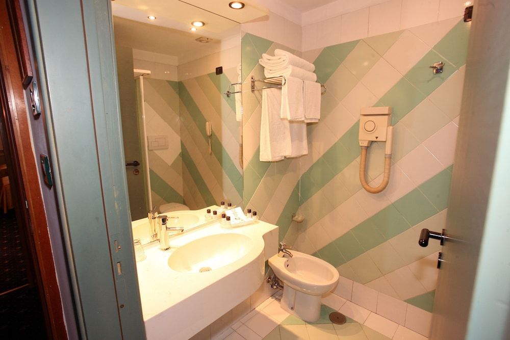 Hotel Quadrifoglio Classic Double Room Single Use 3