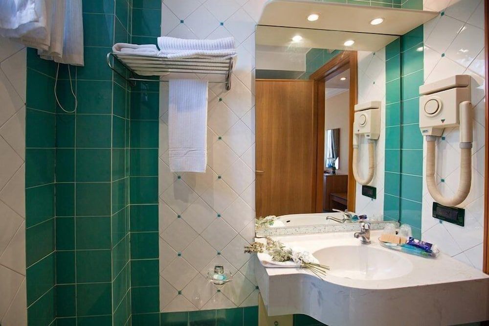 Hotel Quadrifoglio Classic Double or Twin Room, 1 Double Bed 5