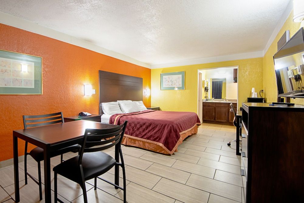 Standard Room, 1 King Bed, Non Smoking
