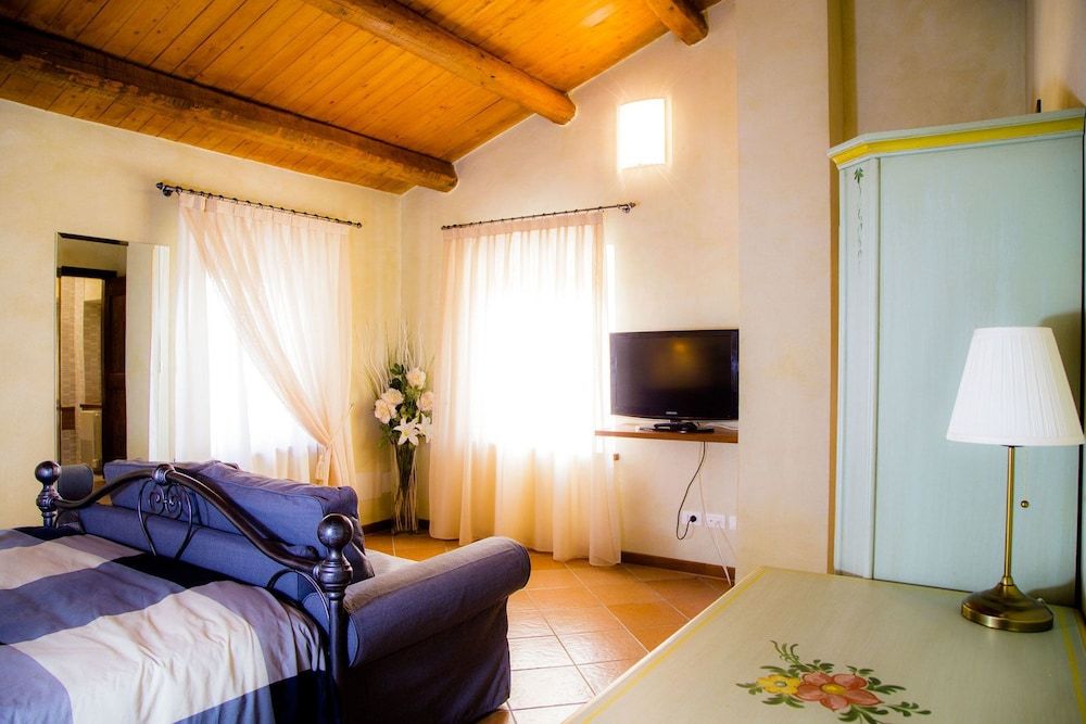 Deluxe Room, 1 Double Bed with Sofa bed, Hill View