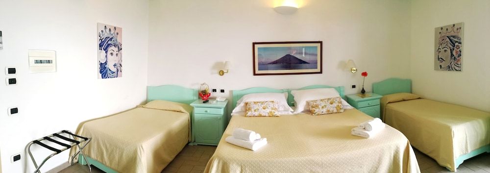 Triple Room (Vulcano view)