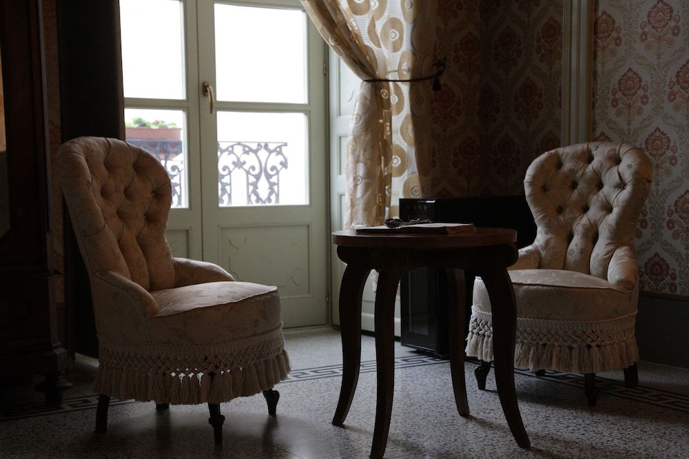 Residenza d'Epoca Regina d'Arborea Junior Suite (2 levels - La Pace) 5