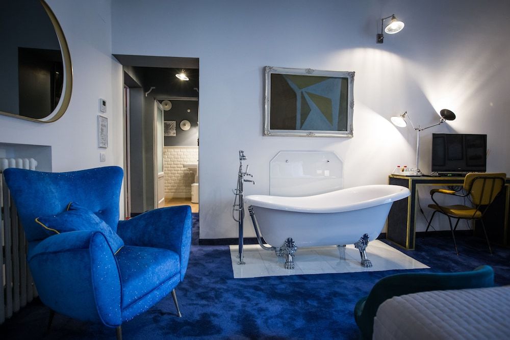 Deep Soaking Bathtub