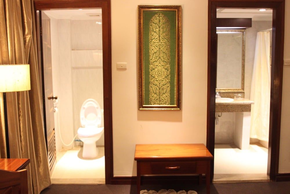 Diamond Hotel Deluxe Room 6