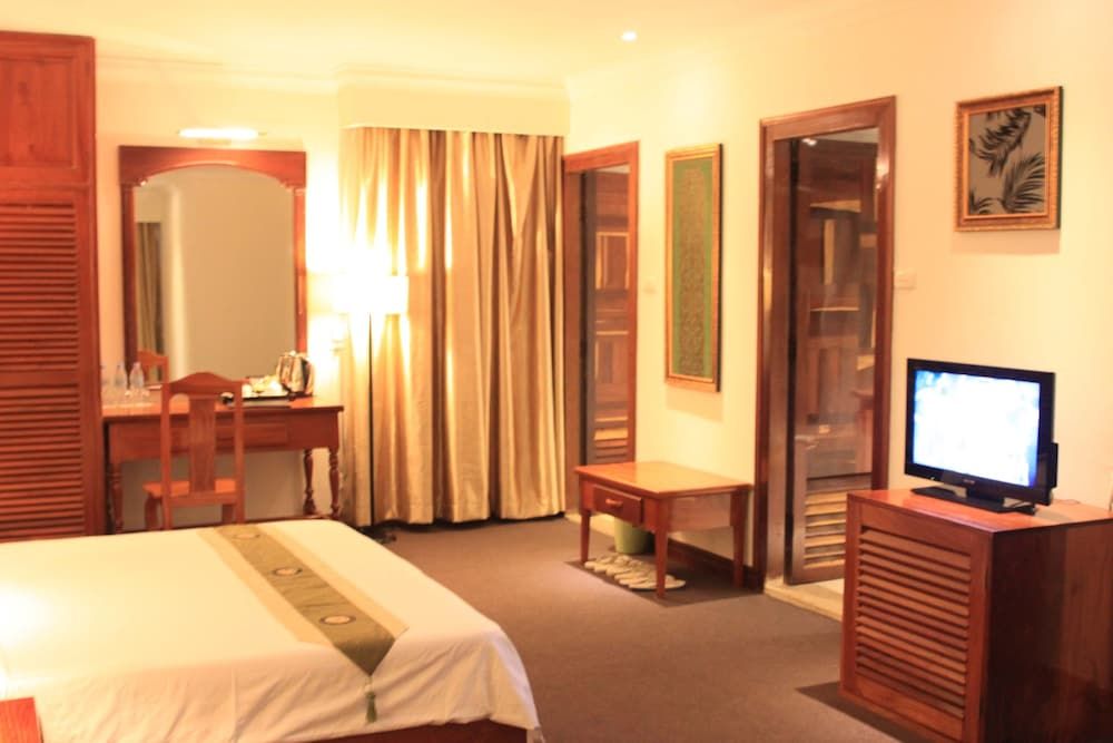 Diamond Hotel Deluxe Single Room