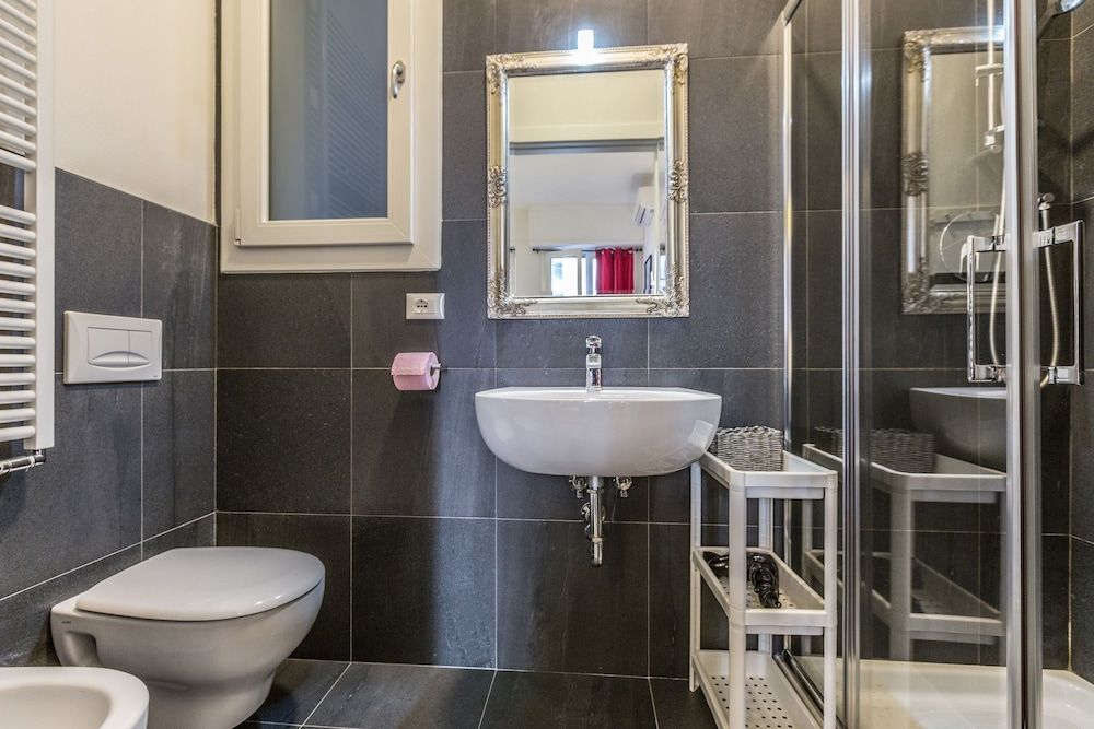 Central City Inn Deluxe Room, 1 Queen Bed 8