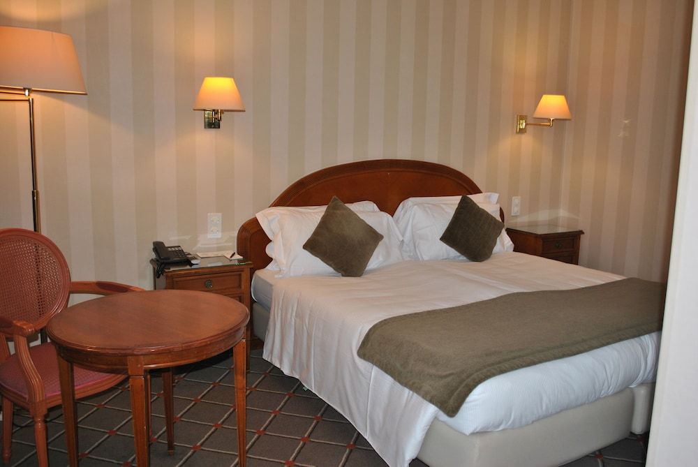 undefined Hotel De La Paix 4