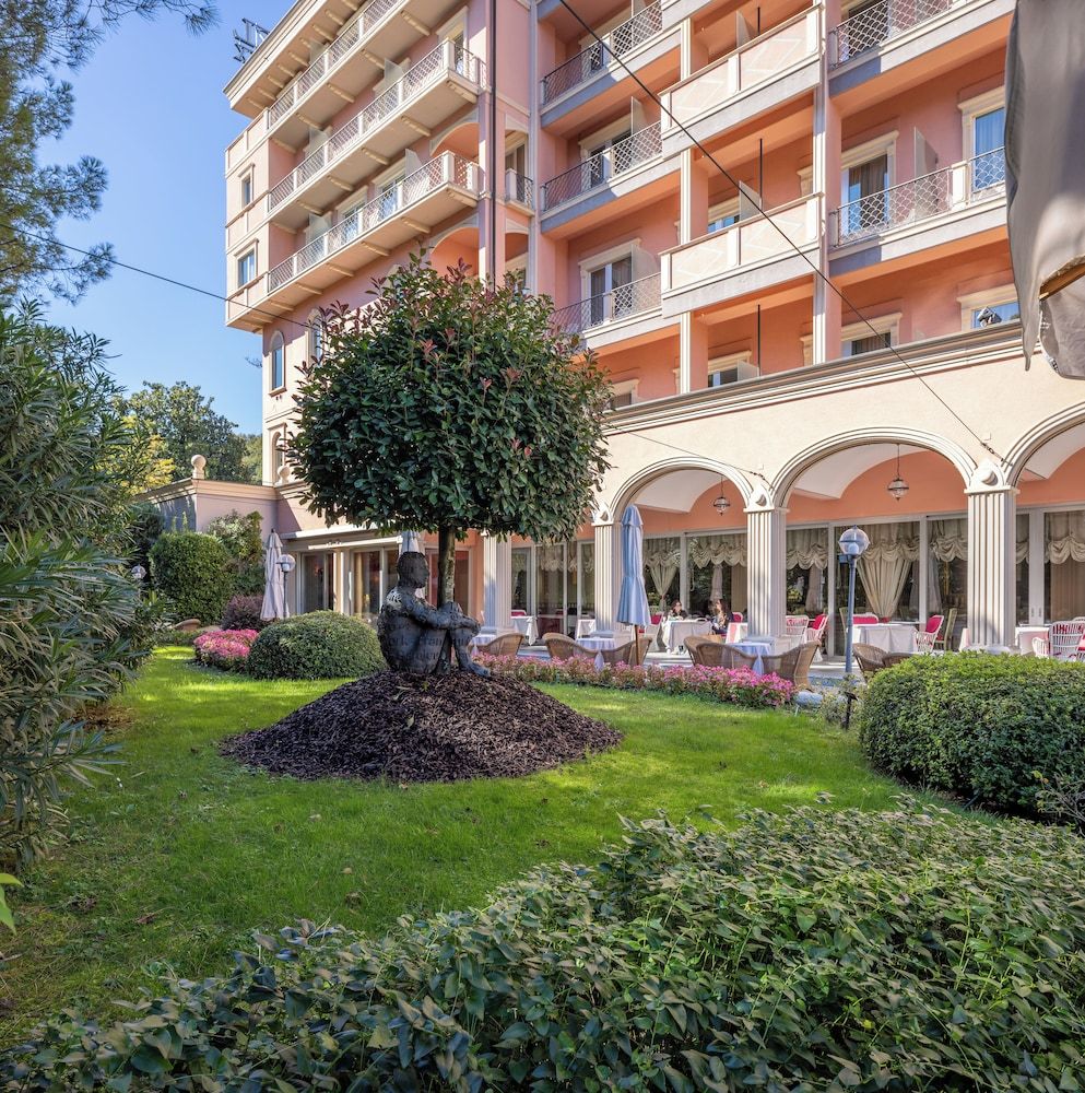 undefined Hotel De La Paix 2