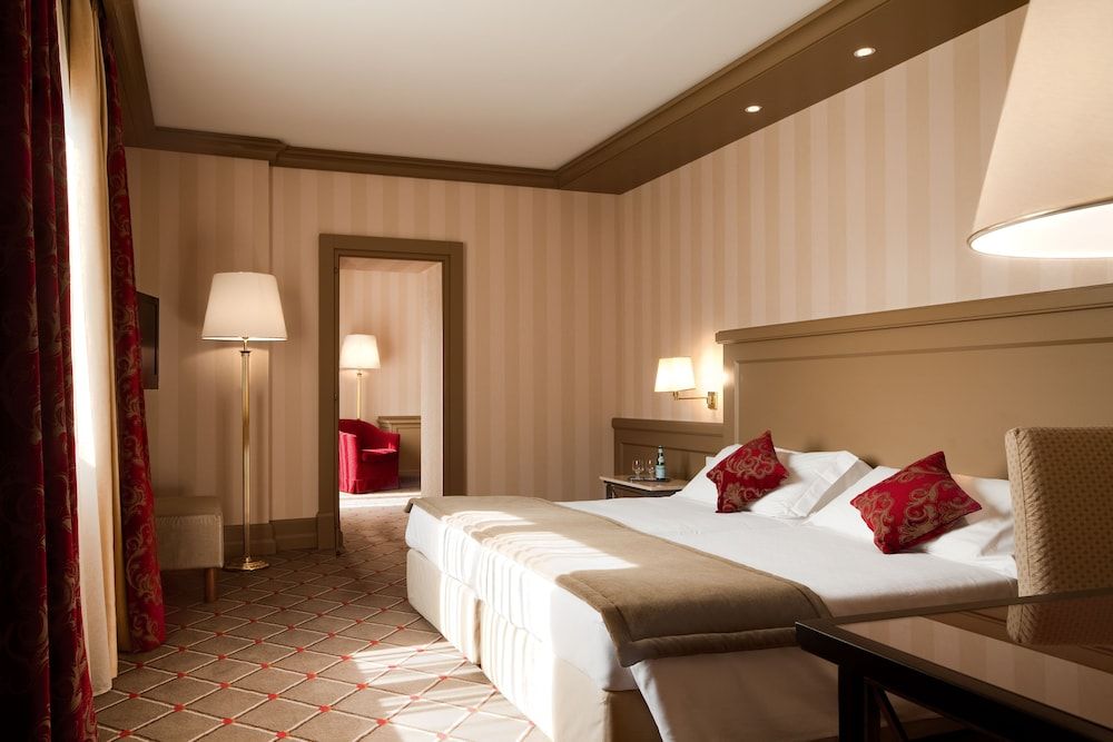 undefined Hotel De La Paix 2