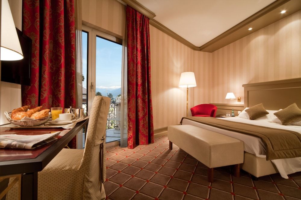 undefined Hotel De La Paix 3