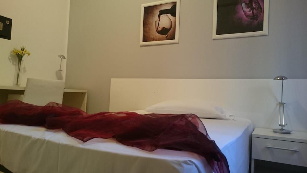 undefined Hotel RossoVino 10