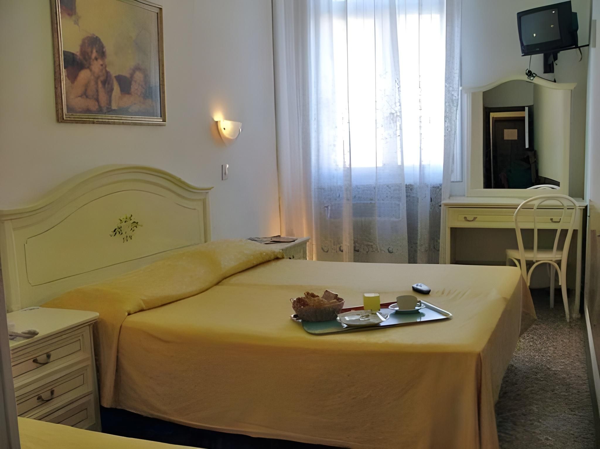 Double/Twin Room with Shared Bathroom