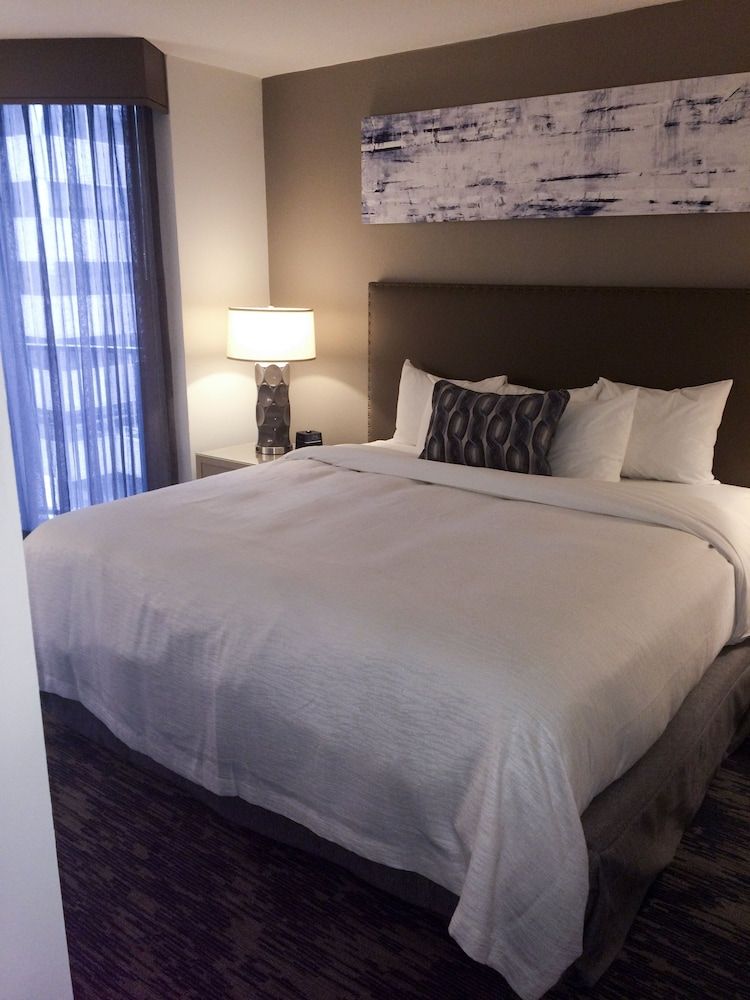 undefined Embassy Suites Philadelphia Center City 10