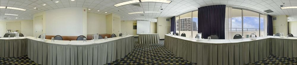 undefined Embassy Suites Philadelphia Center City 4