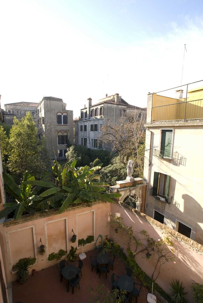 Basic Single Room, 1 Twin Bed, Ensuite, Garden View