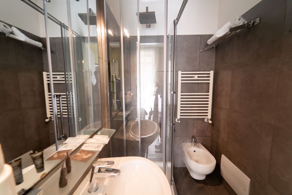 Romantic Studio Suite, 1 Queen Bed, Hot Tub, Annex Building (Corso Umberto 311)